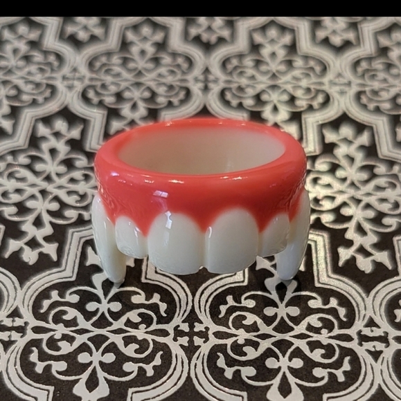 Vampire Fangs Ring - Picture 3 of 3